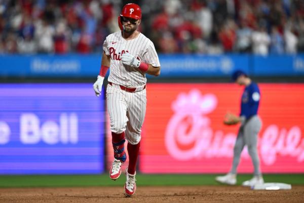 Phillies power past Cubs, secure first-round bye