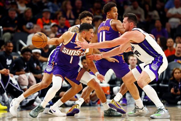 Suns storm back from 20-point deficit, take down Kings