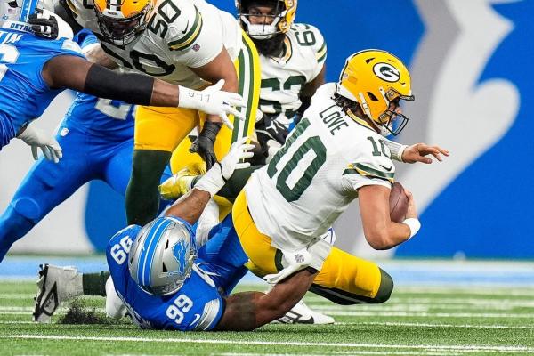 Lions edge Packers, win 11th straight, on walk-off FG