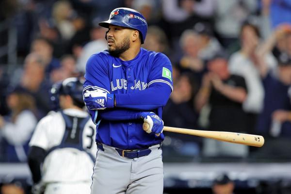Blue Jays OF Anthony Santander (back) scratched from Game 2 lineup
