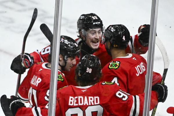 Blackhawks halt 4-game skid with win over Golden Knights