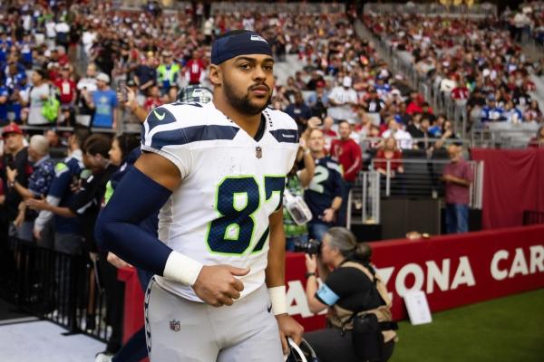 Seahawks release veteran TE Noah Fant