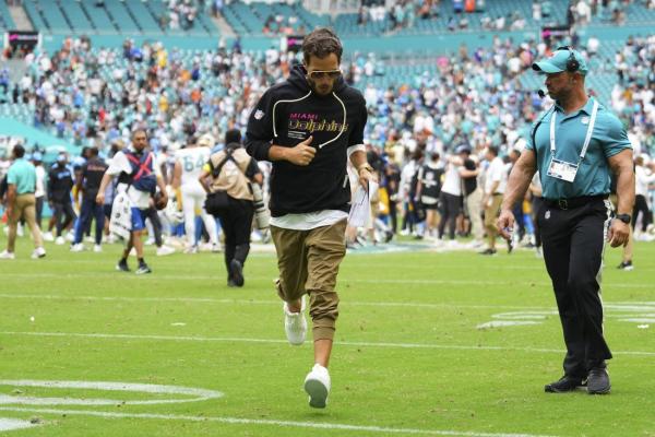 Dolphins’ Mike McDaniel understands ‘big-boy league. It does get tough’