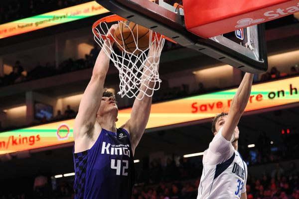 Mavericks, Kings look to improve form as season midway point nears