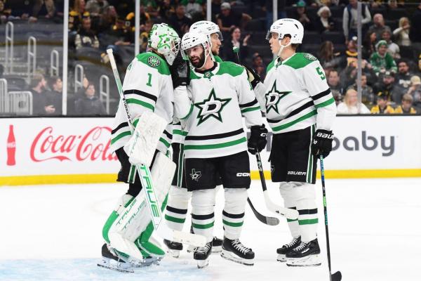 Comfortable at home, Stars welcome Blackhawks