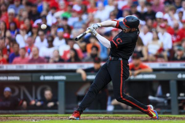 Brewers escape 7-run hole, stun Reds for 13th straight win