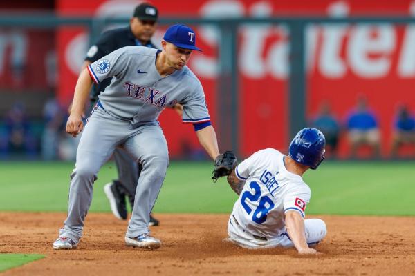 Kyle Higashioka’s 3-run 2B in ninth lifts Rangers over Royals