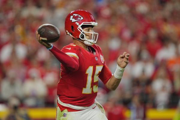Resurgent Chiefs try to surpass .500 vs. Raiders