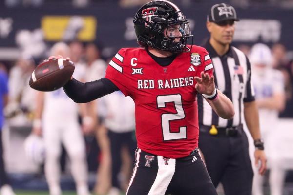 Texas Tech QB Behren Morton (fibula) out of boot, feels 100%