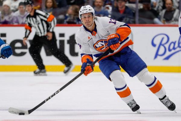 Islanders F Mathew Barzal exits road trip with injury