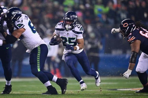 Report: Seahawks RB Kenny McIntosh’s leg injury thought to be torn ACL