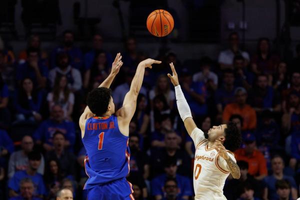 No. 5 Florida dominates second half in easy win over Texas