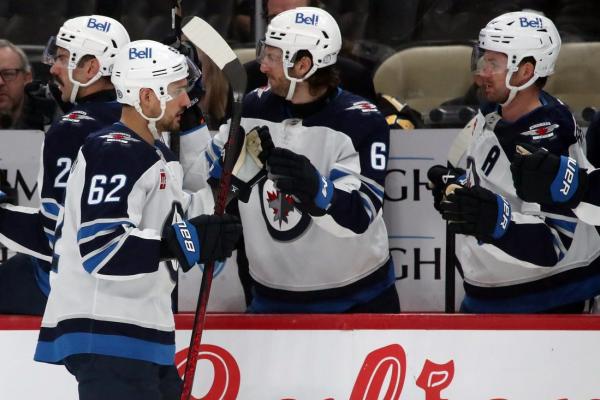 League-best Jets top struggling Penguins