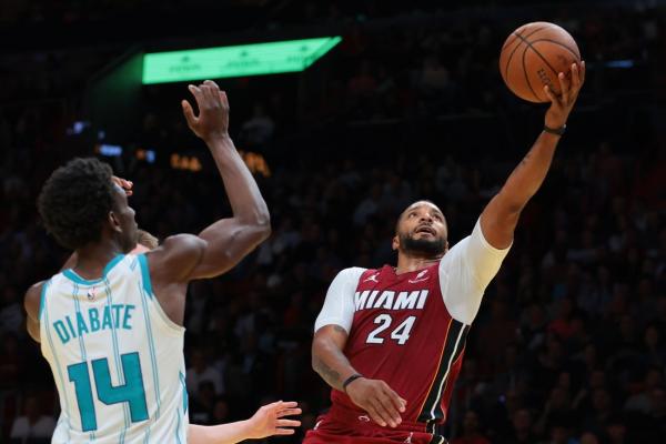 Heat scorching in 53-point first quarter, hold off Hornets