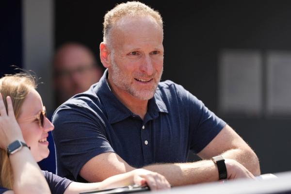 Mark Shapiro inks 5-year deal to stay as Jays’ president, CEO