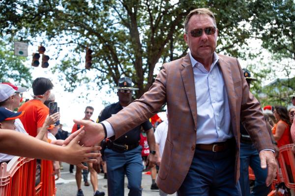 Auburn coach Hugh Freeze battling early stage prostate cancer