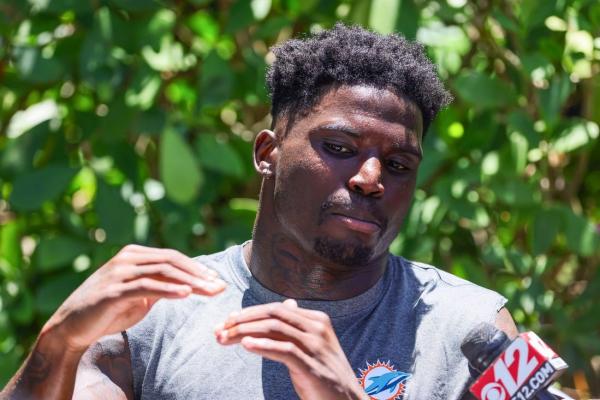 Tyreek Hill eyes extension, wants to stay with Dolphins