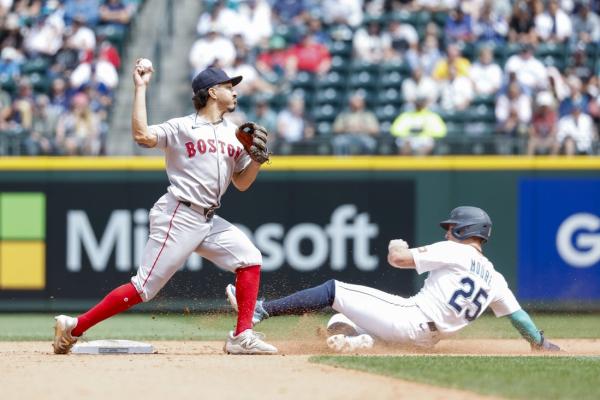 Garrett Crochet lifts streaking Red Sox over Mariners