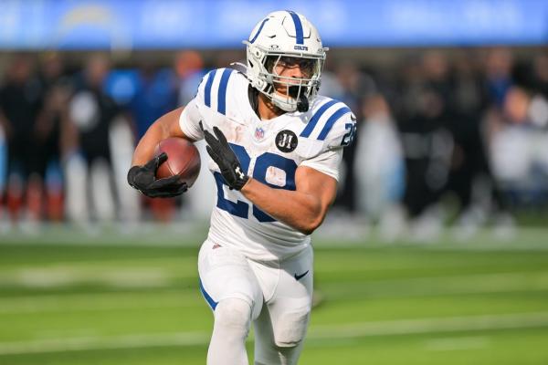 Colts continue strong start with balanced win over Chargers