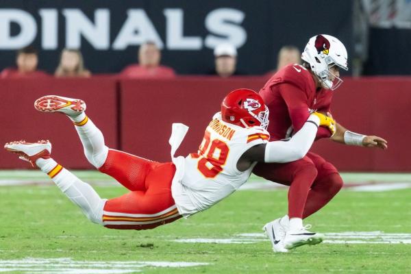 Chiefs DE Janarius Robinson out with fractured foot