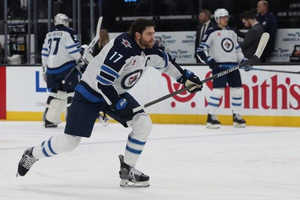 Jets captain Adam Lowry week-to-week after injury