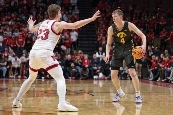 Josh Dix, Payton Sandfort lead Iowa over Rutgers