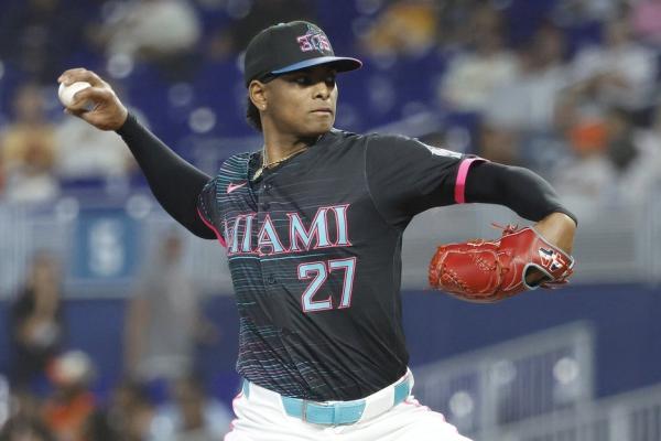 Marlins use defense, pitching to stifle Giants
