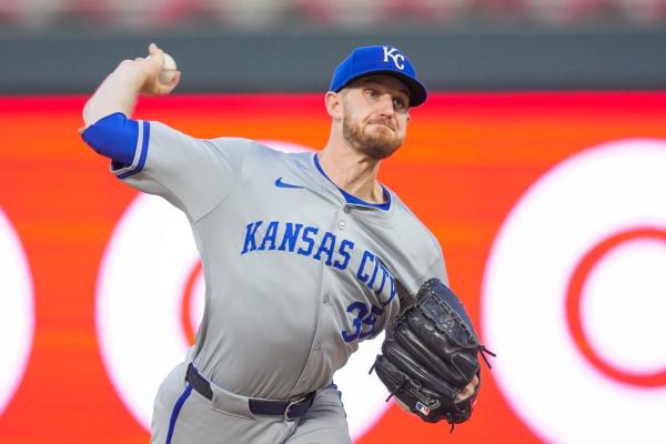 Royals put RHP Chris Stratton (forearm) on 15-day IL