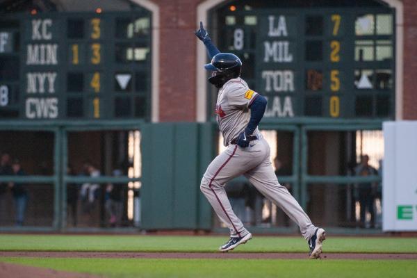 Braves lose late lead, beat Giants in 10 innings