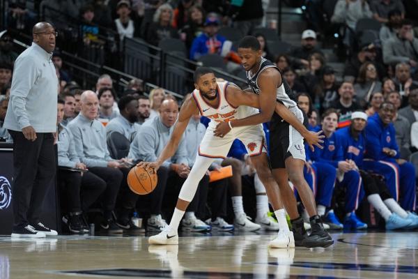Julian Champagnie’s 11 treys prompt Spurs’ rally vs. Knicks