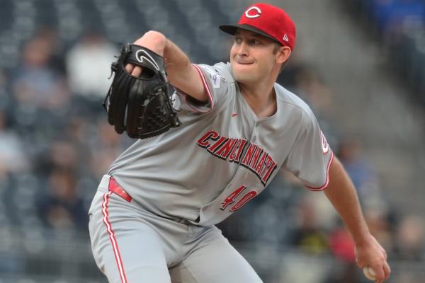 Nick Lodolo’s strong outing and late offense lead Reds past Pirates, 7-1