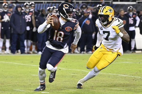Bears come back from 15 down in 4th to stun Packers in wild card