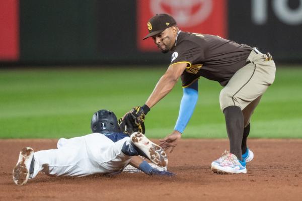 Manny Machado sets Padres' HR mark in win over M's thumbnail