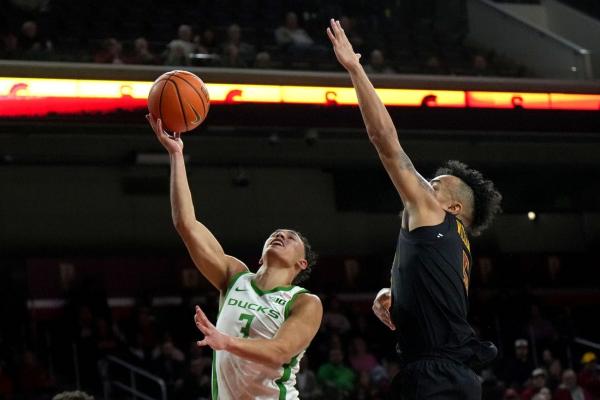 No. 12 Oregon rallies past USC in Big Ten opener