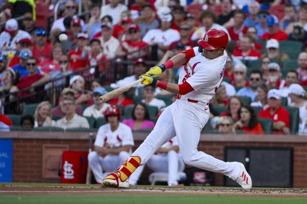 Cards stay hot, trim tumbling Cubs’ NL Central lead