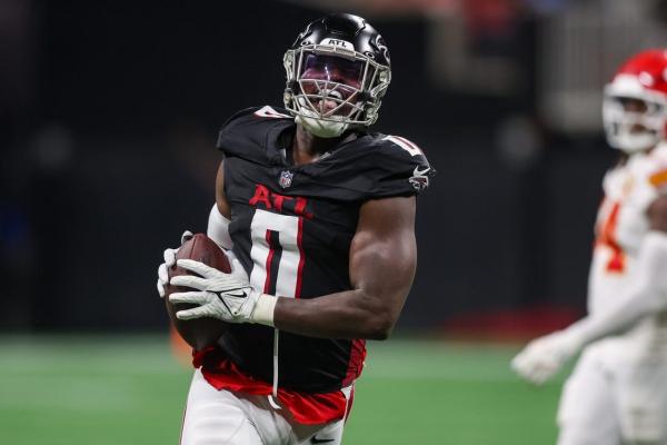 Falcons place OLB Lorenzo Carter (concussion) on injured reserve thumbnail