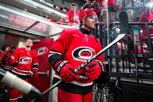 Mark Jankowski, dangerous Hurricanes host Predators