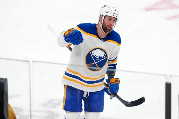 Report: Sabres F Jason Zucker signs 2-year extension