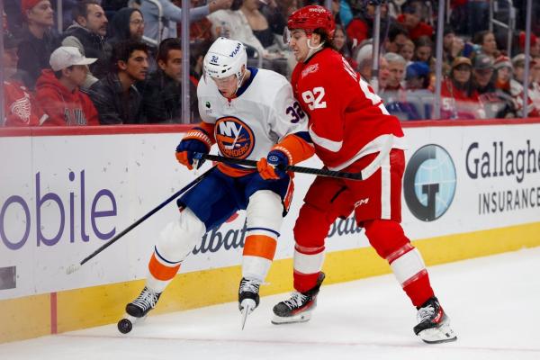 Alex DeBrincat's power-play goals lead Red Wings past Islanders