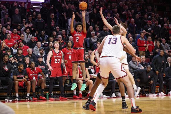 Rutgers loses big lead, then recovers to upset No. 23 Illinois