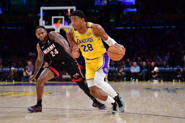 Lakers end 3-game skid with win over Heat