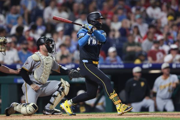 Bryce Harper hits milestone as Phillies rally past Pirates