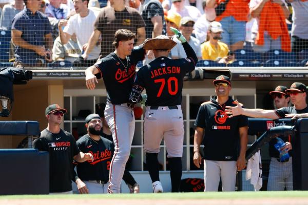 Back-to-back-to-back blasts power Orioles past Padres