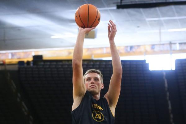 Payton Sandfort, Iowa eye 2-0 start against Southern