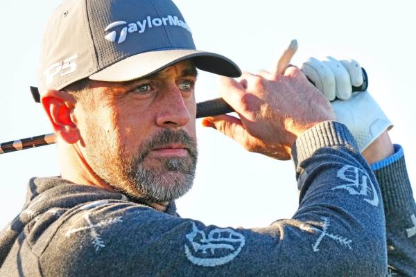 Aaron Rodgers offers hint at joining Steelers in jab at Bears