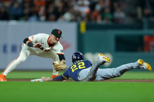 Wilmer Flores, Giants pull away for win over Brewers