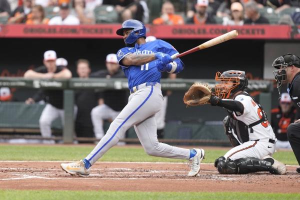 Royals rip 7 HRs, win rubber game 11-6 over O’s