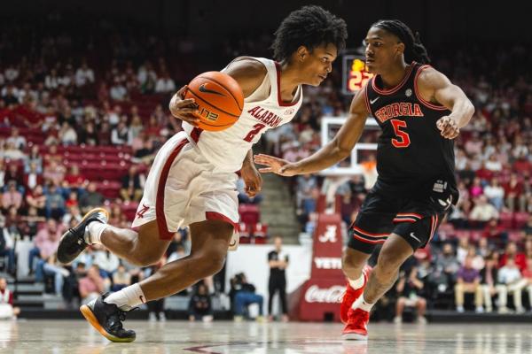 No. 3 Alabama faces Arkansas, attempts to continue torrid run