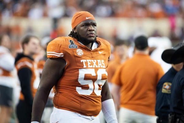 Report: Texas RT Cameron Williams (knee) unlikely to play