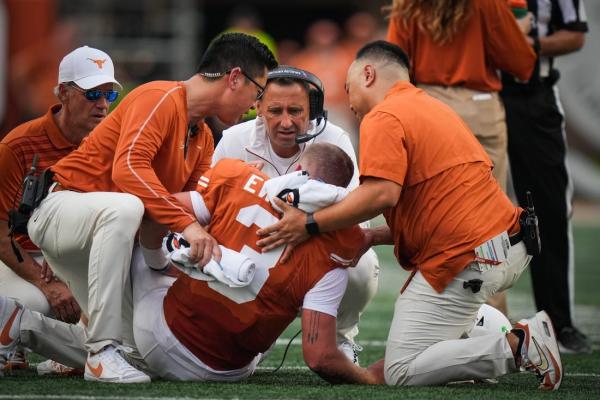 Texas star QB Quinn Ewers (abdomen) exits vs. UTSA